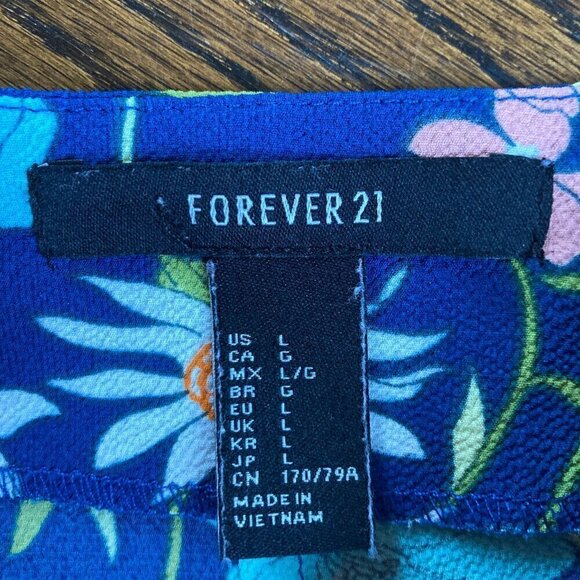 Forever21 blue floral ruffle hem shorts Size Large - Picture 4 of 7